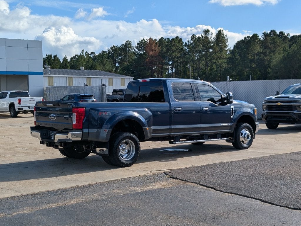 2017 Ford Super Duty F-350 DRW Lariat