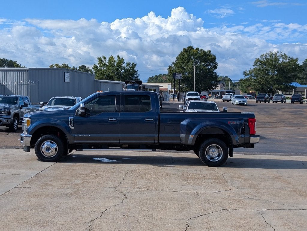 2017 Ford Super Duty F-350 DRW Lariat