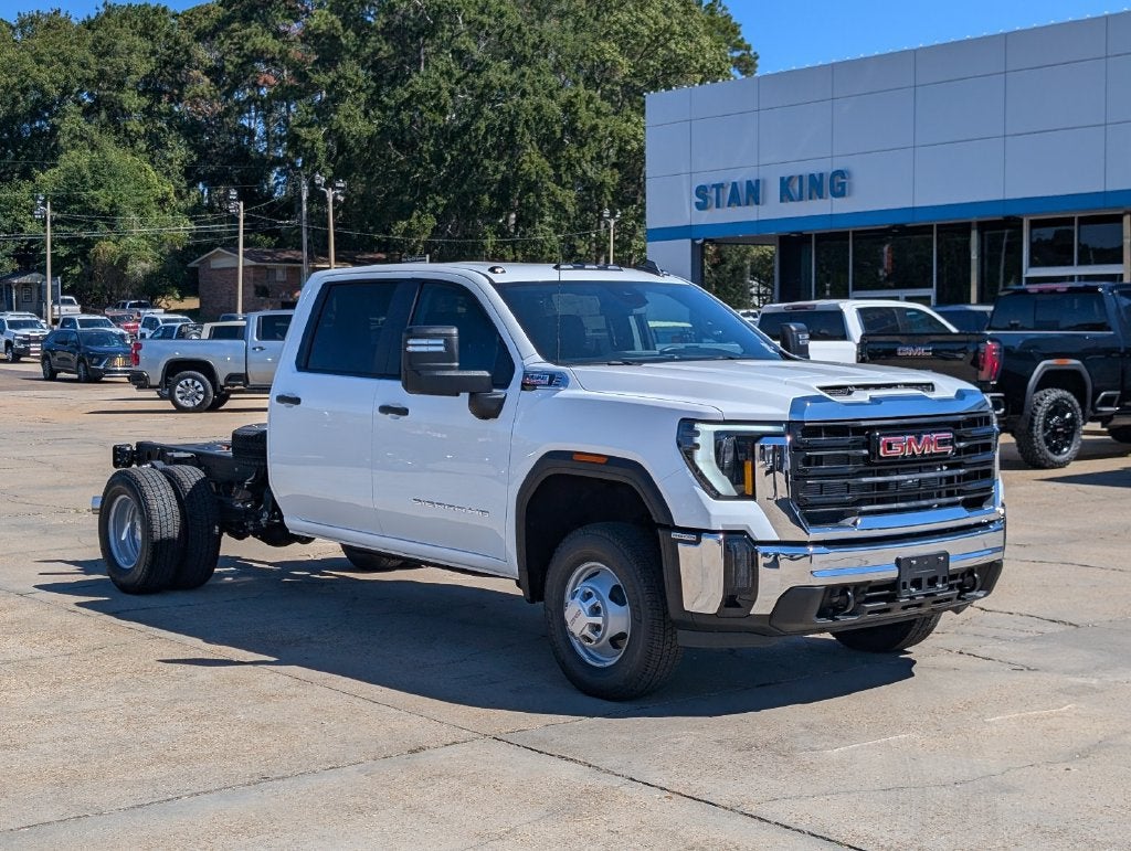 2026 GMC Sierra 3500 HD Chassis Cab Pro