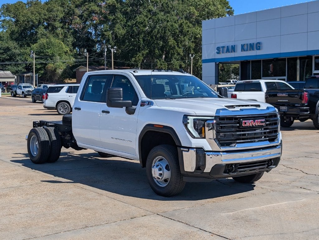 2026 GMC Sierra 3500 HD Chassis Cab Pro