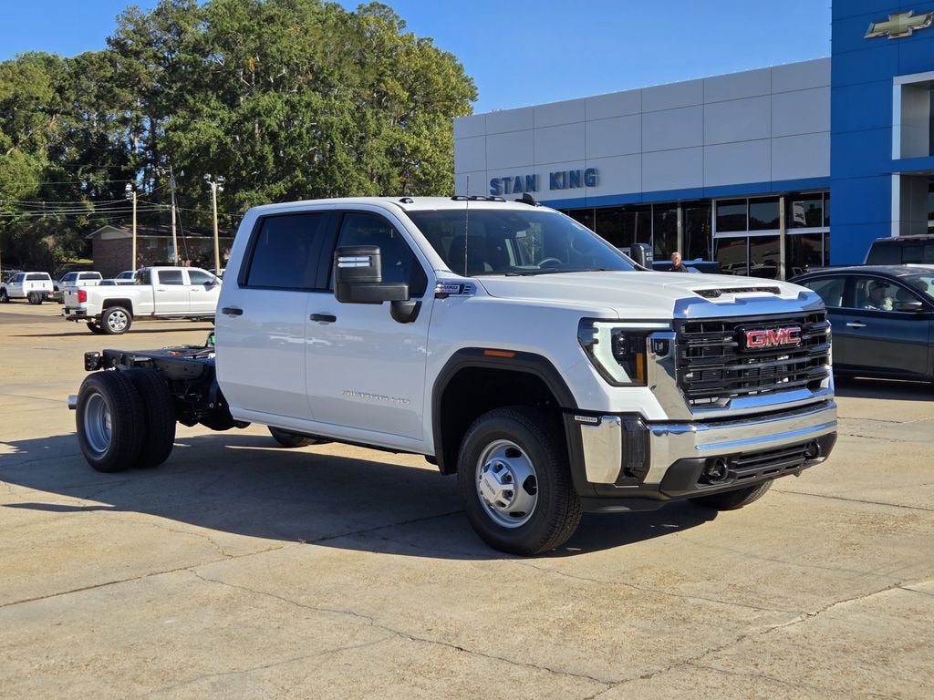 2026 GMC Sierra 3500 HD Chassis Cab Pro