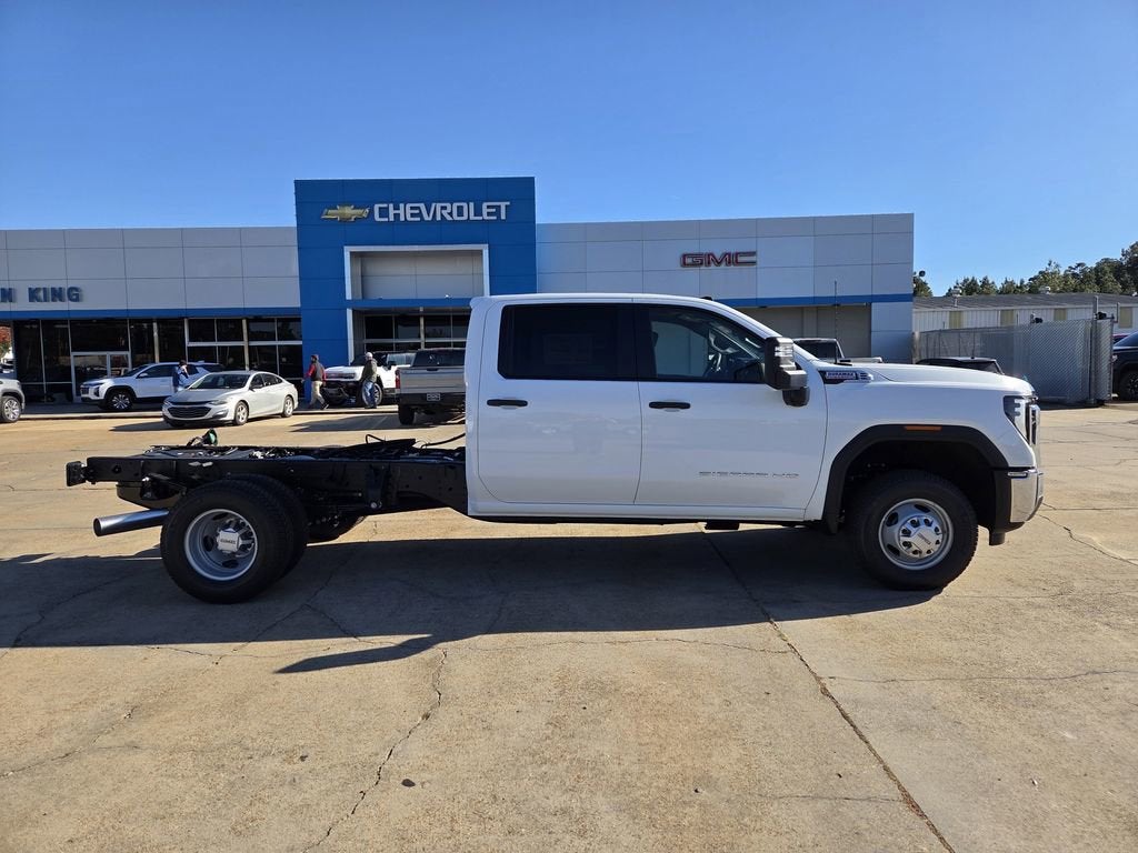 2026 GMC Sierra 3500 HD Chassis Cab Pro