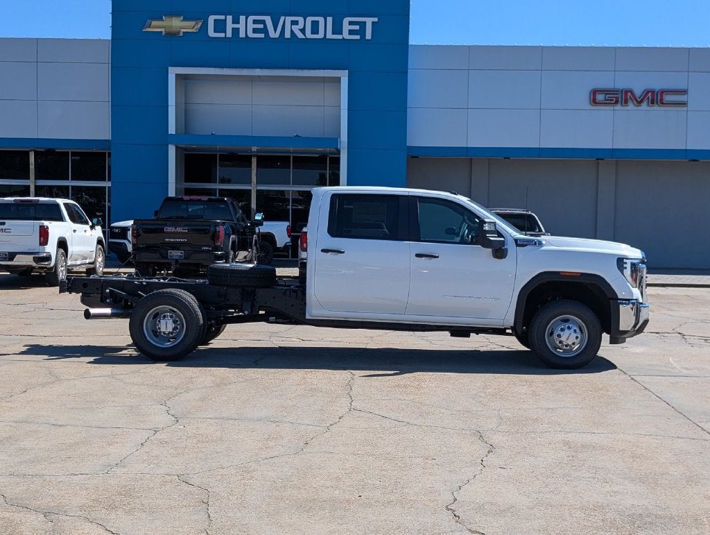 2026 GMC Sierra 3500 HD Chassis Cab Pro