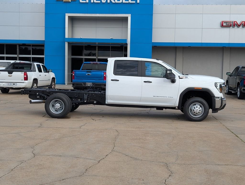 2026 GMC Sierra 3500 HD Chassis Cab Pro