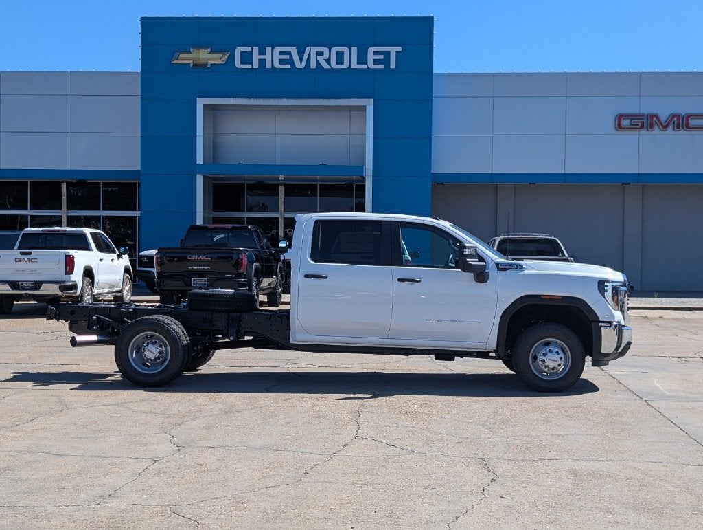 2026 GMC Sierra 3500 HD Chassis Cab Pro