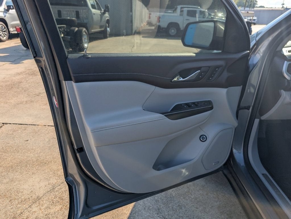 2022 GMC Acadia SLT