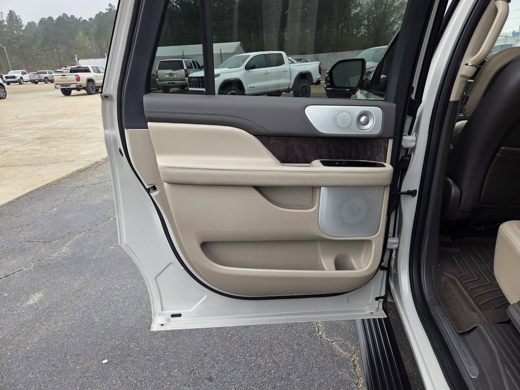 2022 Lincoln Navigator L Reserve