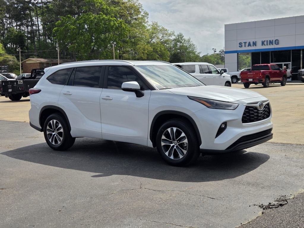 2024 Toyota Highlander LE