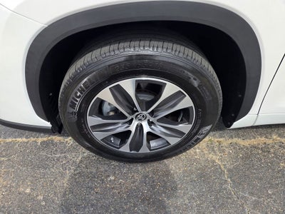 2024 Toyota Highlander LE