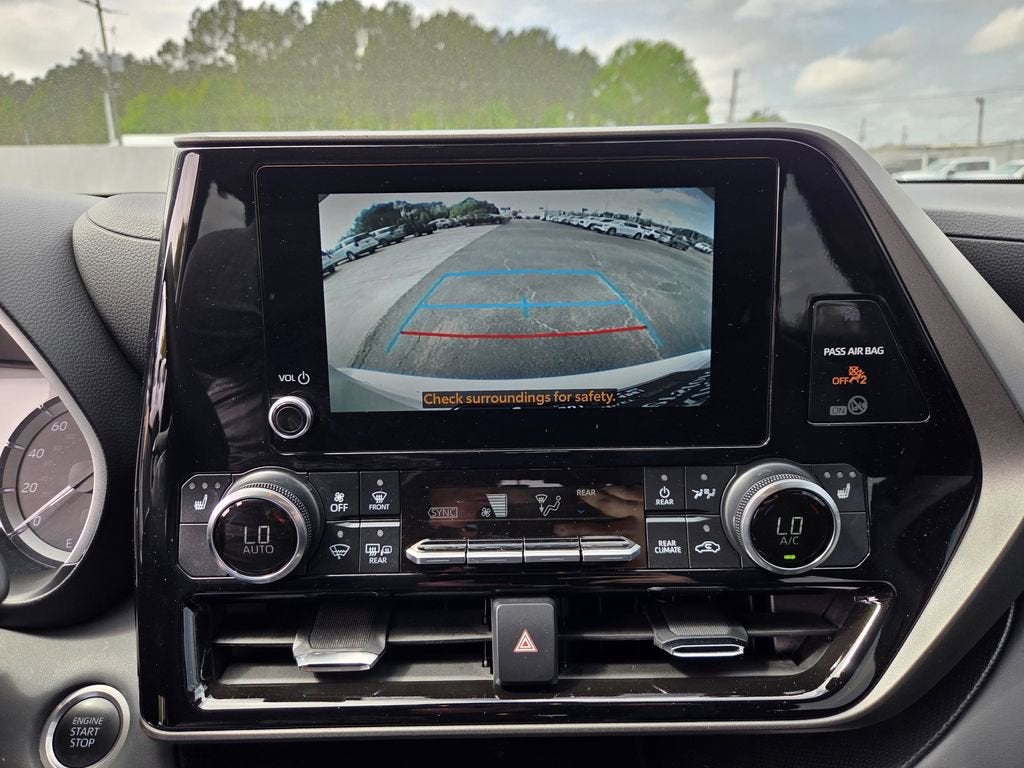 2024 Toyota Highlander LE