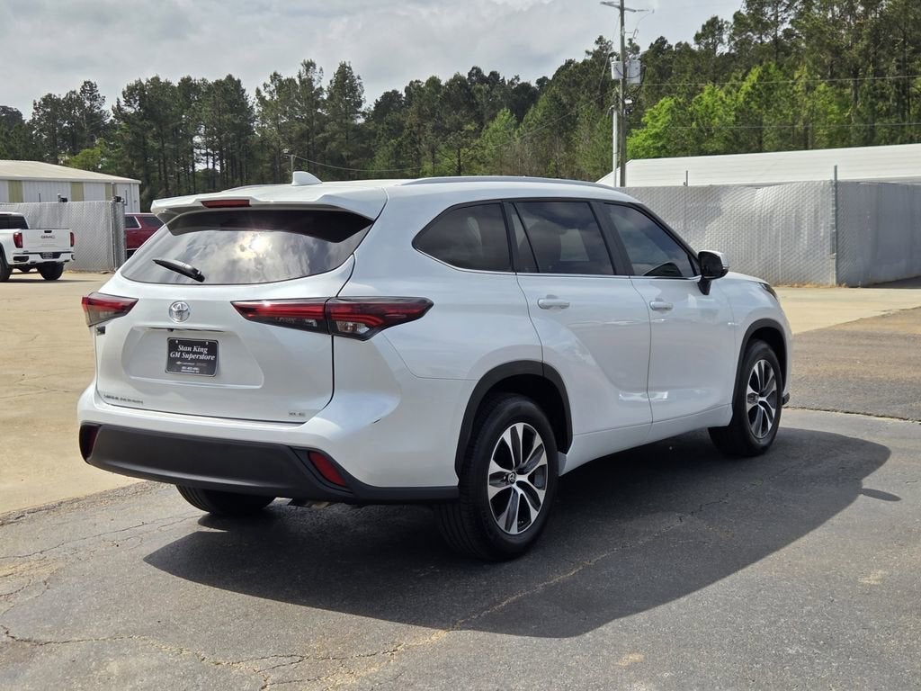 2024 Toyota Highlander LE
