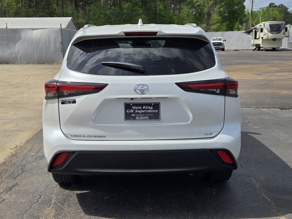 2024 Toyota Highlander LE