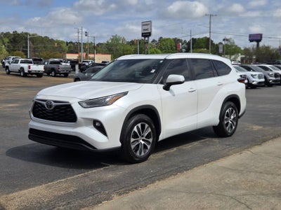 2024 Toyota Highlander LE