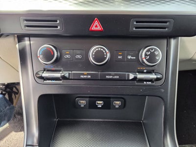 2024 Kia Carnival LX