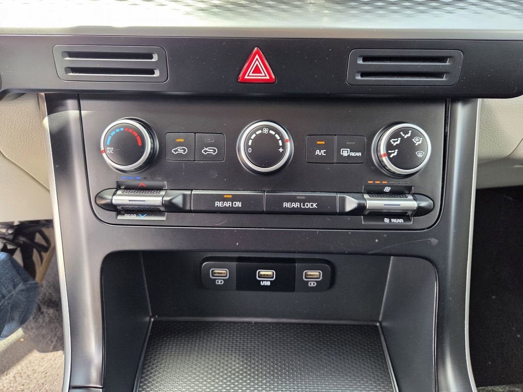 2024 Kia Carnival LX